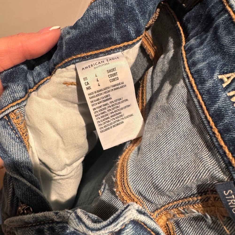 American Eagle Outfitters Light Wash Skinny Jeans with Distressed Detail - Picture 2 of 3